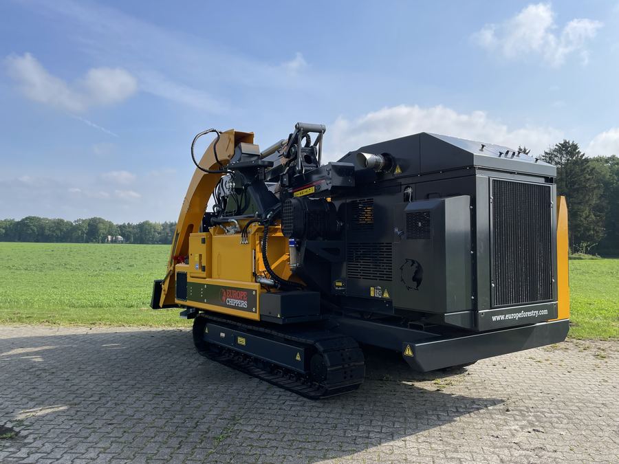 EC 1060 loading chip van biomass