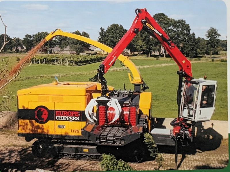 Europe Forestry EC 1175 tracked drum chipper with Epsilon crane