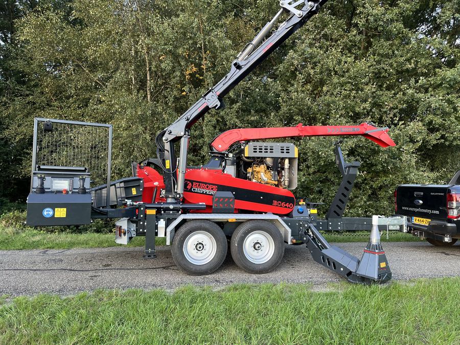 EC 640 red trailer crane extended